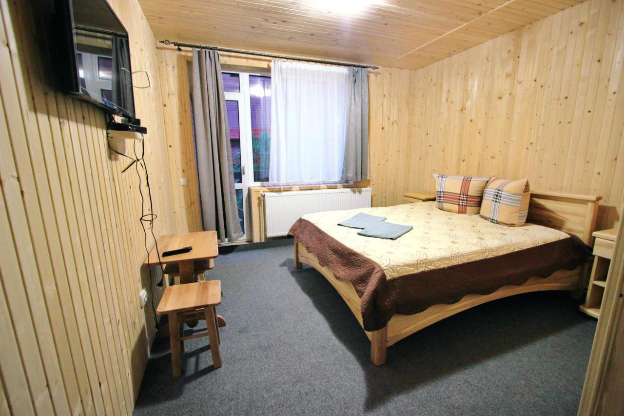 Hotel Novoe Shale Yablunytsya Exterior photo