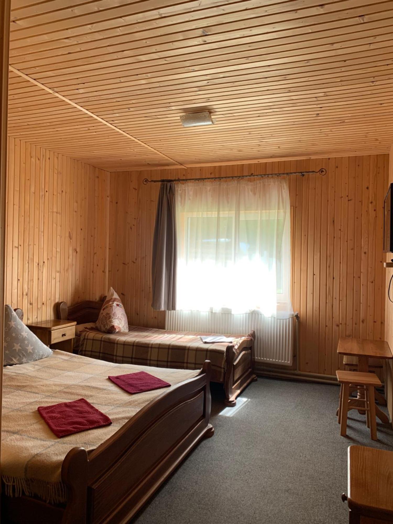 Hotel Novoe Shale Yablunytsya Exterior photo