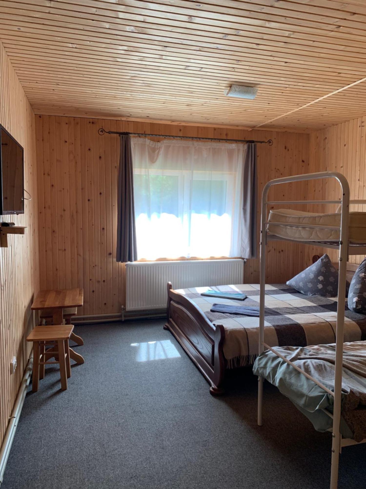 Hotel Novoe Shale Yablunytsya Exterior photo