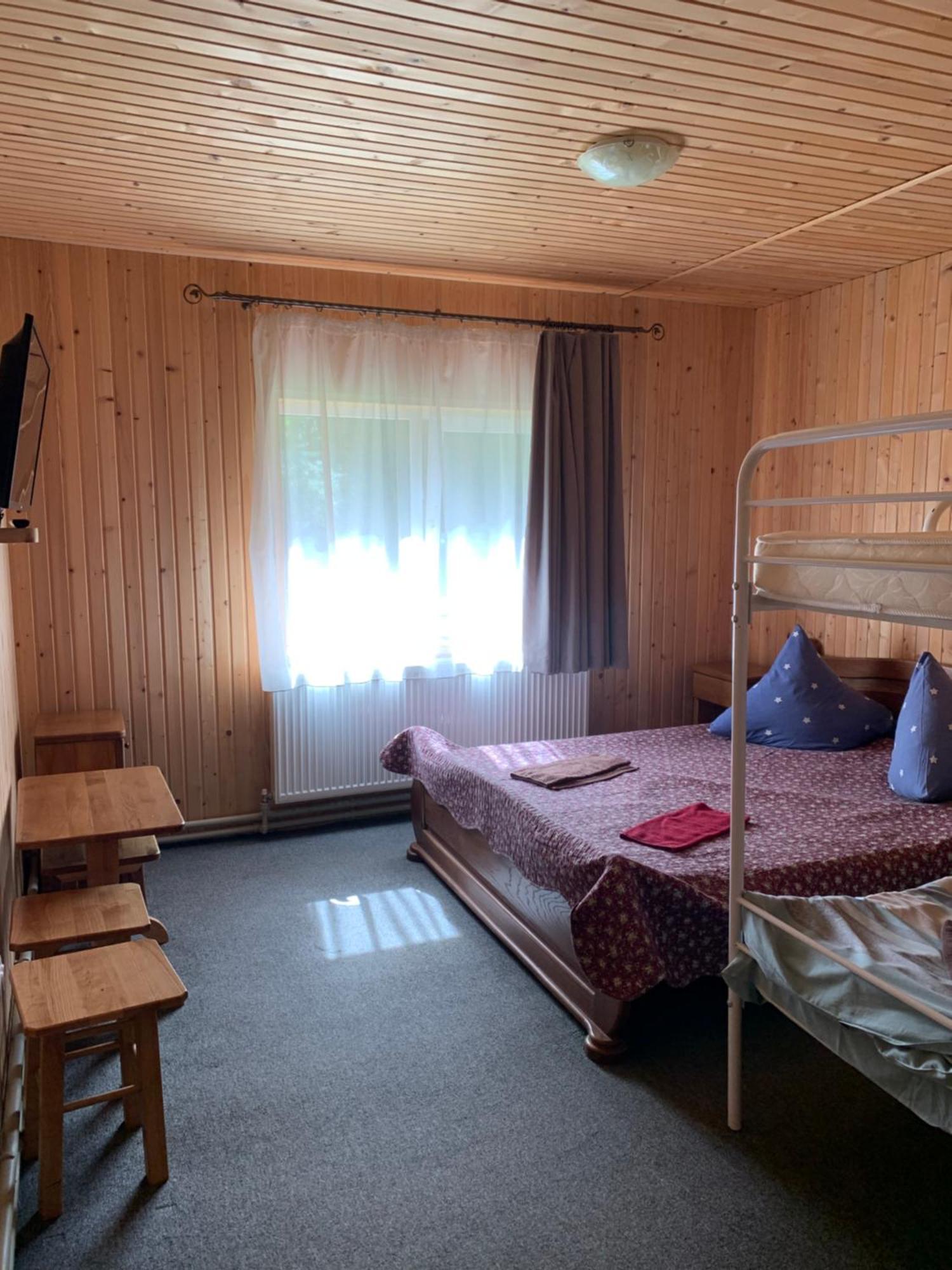 Hotel Novoe Shale Yablunytsya Exterior photo