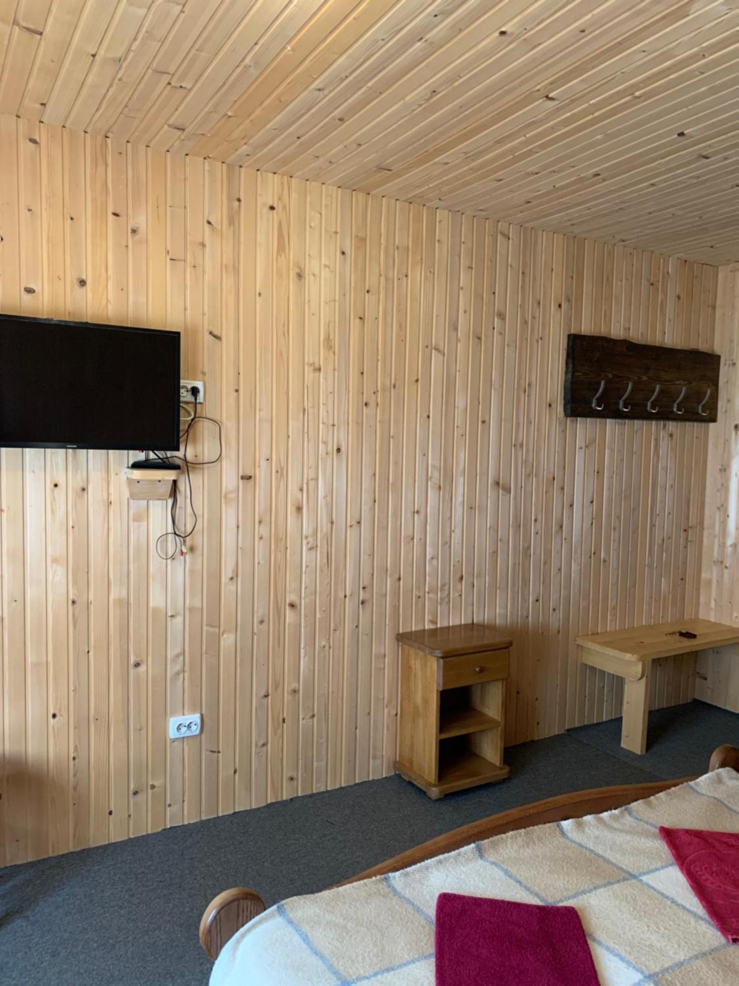 Hotel Novoe Shale Yablunytsya Exterior photo